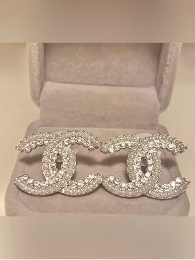 Fashion Jewelry Silver Crystal faux pearl Interlocking luxury
Logo Earrings